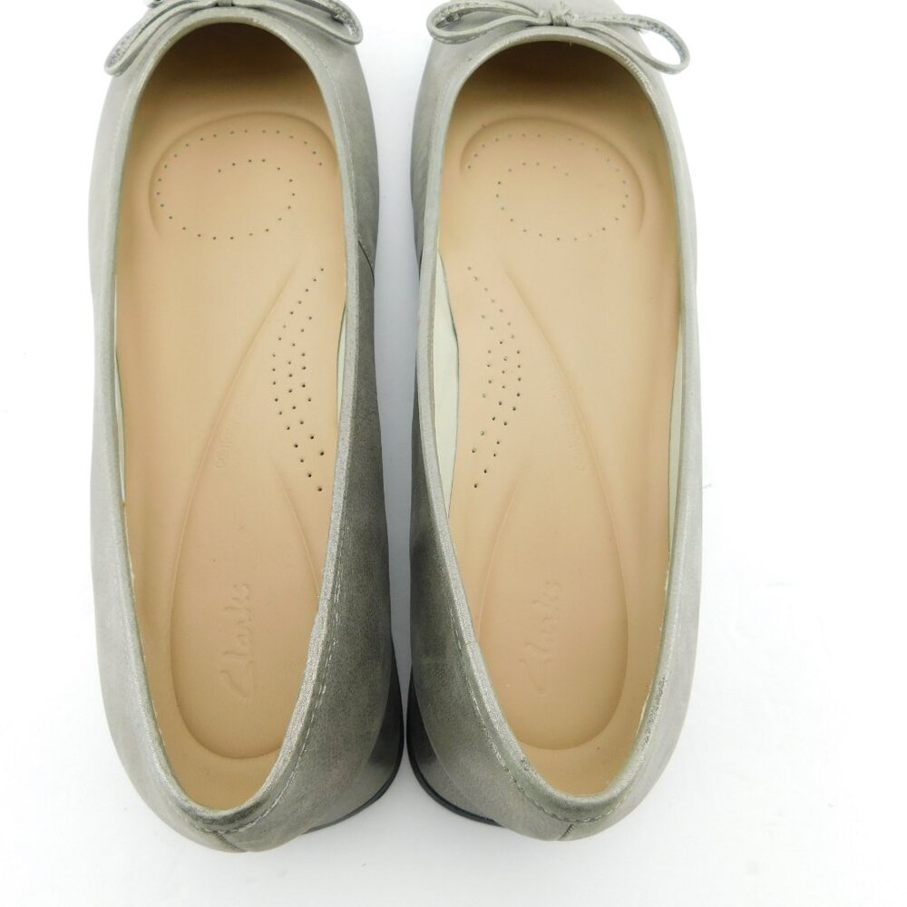 CLARKS Shimmer Metallic Leather Bow Accent Ballet Flats 10 - Picture 7 of 8